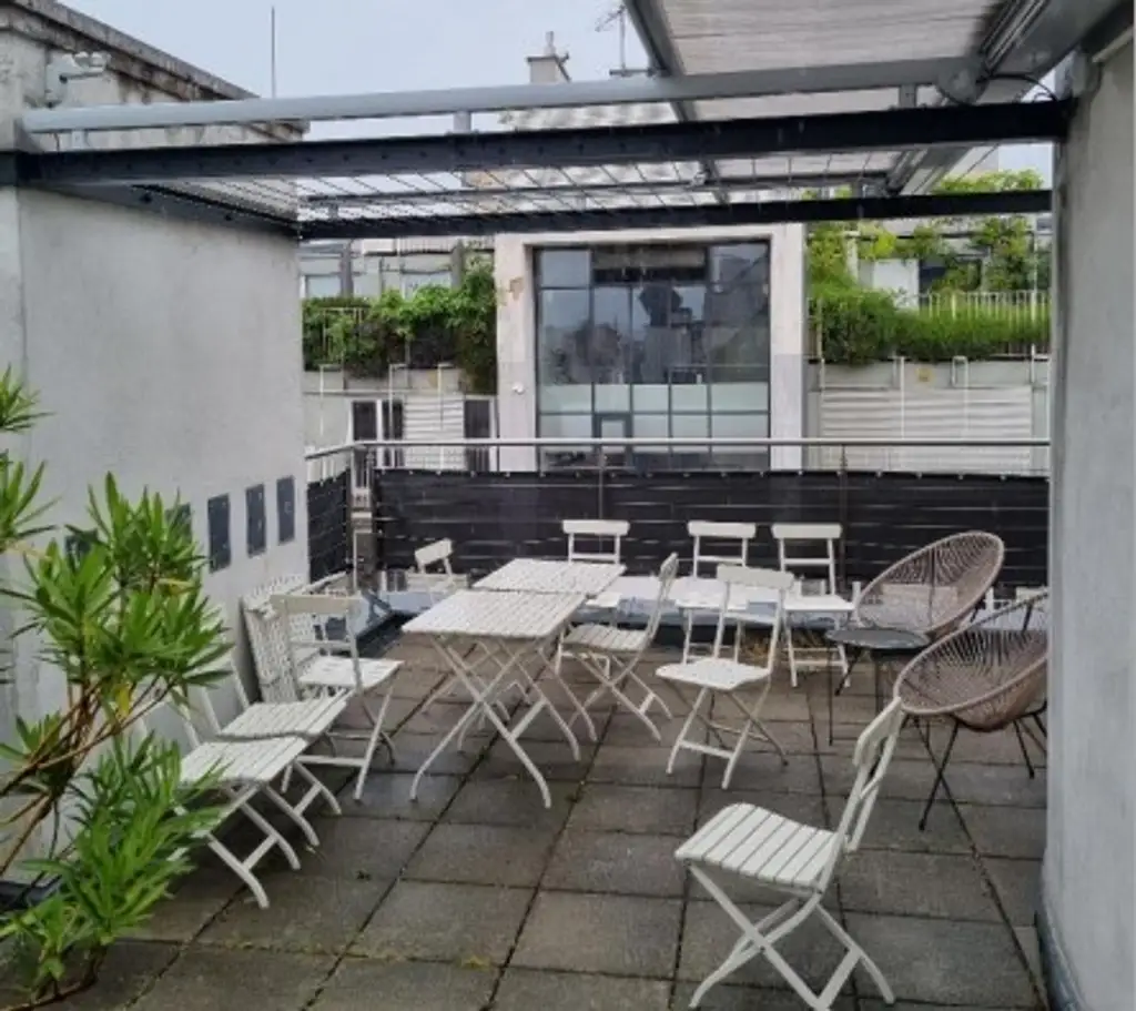 Gekühltes DG-Büro mit traumhafter Terrasse