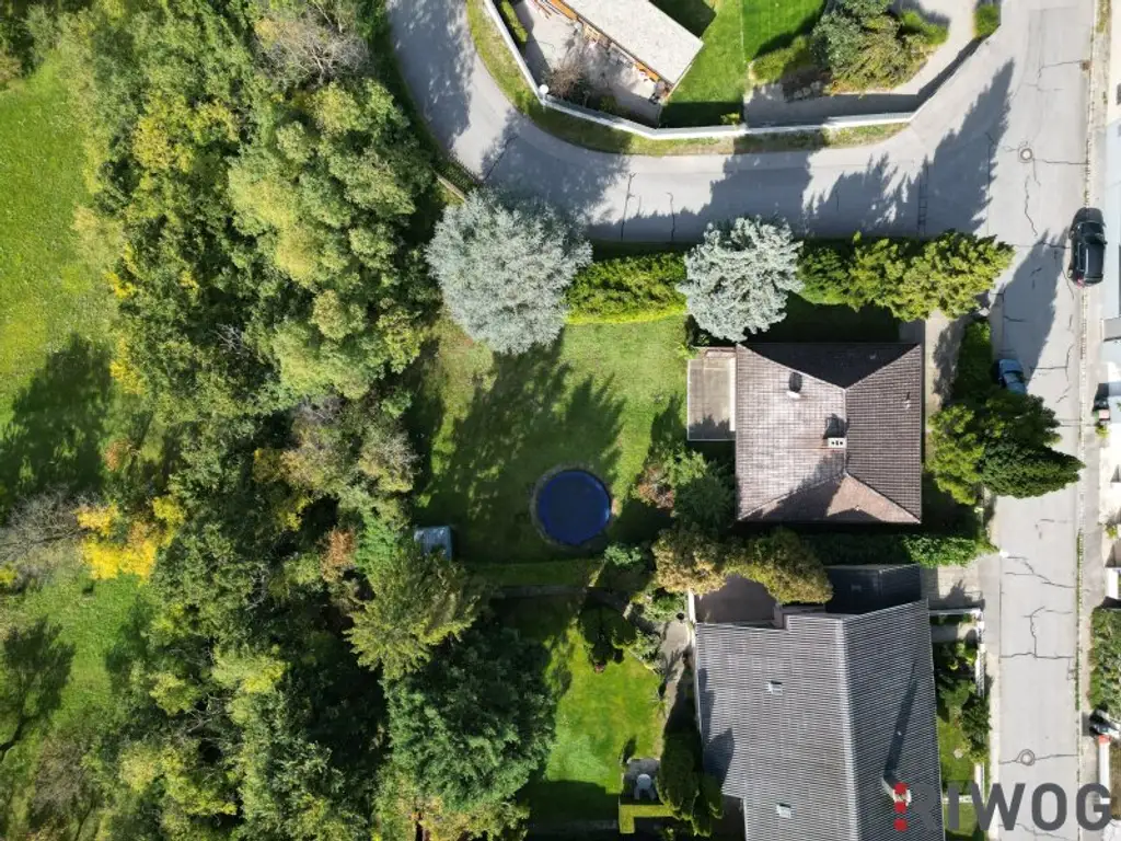 Sonniger Bungalow mit südseitigem Garten inkl. Fernsicht & Pool | neue Einbauküche | Klima | voll unterkellert