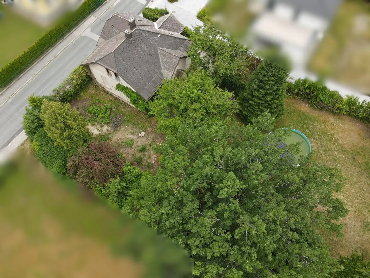 Charmante Villa - mit viel Potenzial und Geschichte auf großem Grund