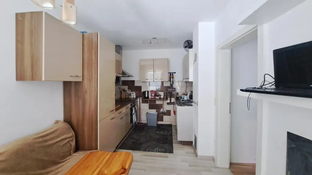 Kleines Sacherl mit 2 Terrassen, Nebengebäuden, Gemüsegarten, Erdkeller, idyllischem Grundstück, einer betonierten Freifläche und viel Potenzial....