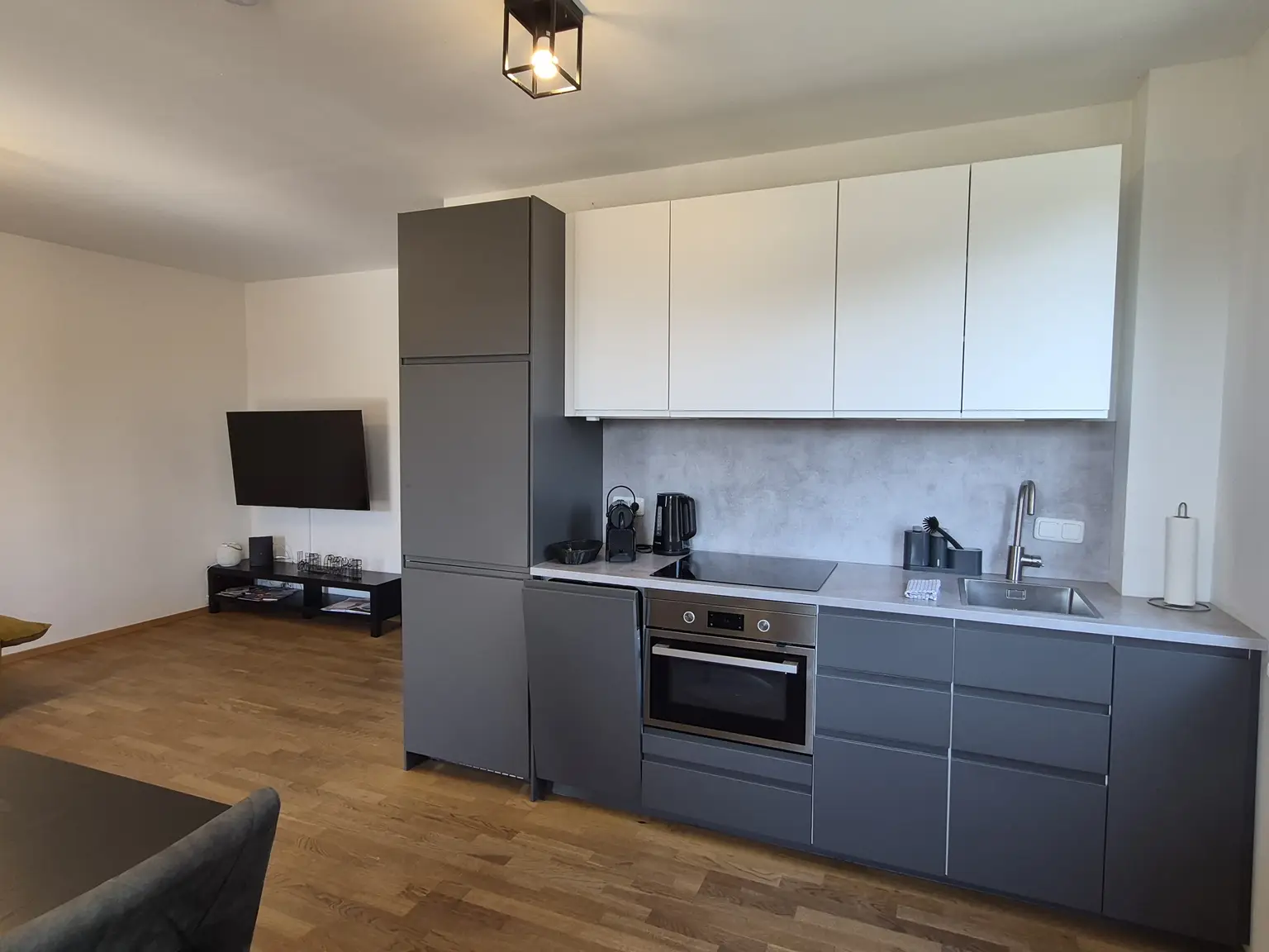 Ca. 64 m² Wohnung mit ca. 107 m² Eigengarten & Klimaanlage - Perfekt als Haupt- od. Zweitwohnsitz - Lebensqualität zwischen See und Reben