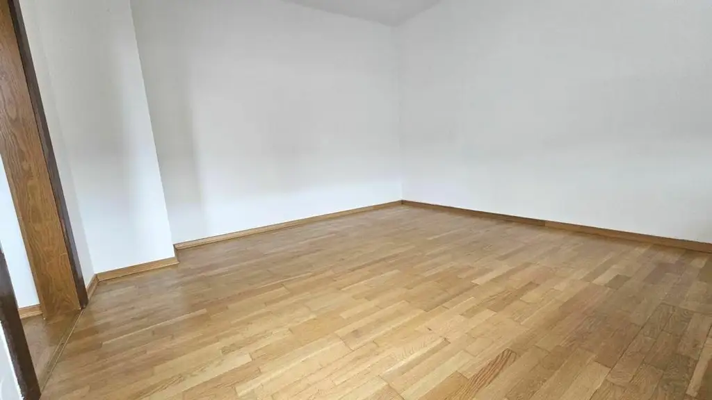 **Sonniges Raumwunder mit Loggia und Parkplatz**