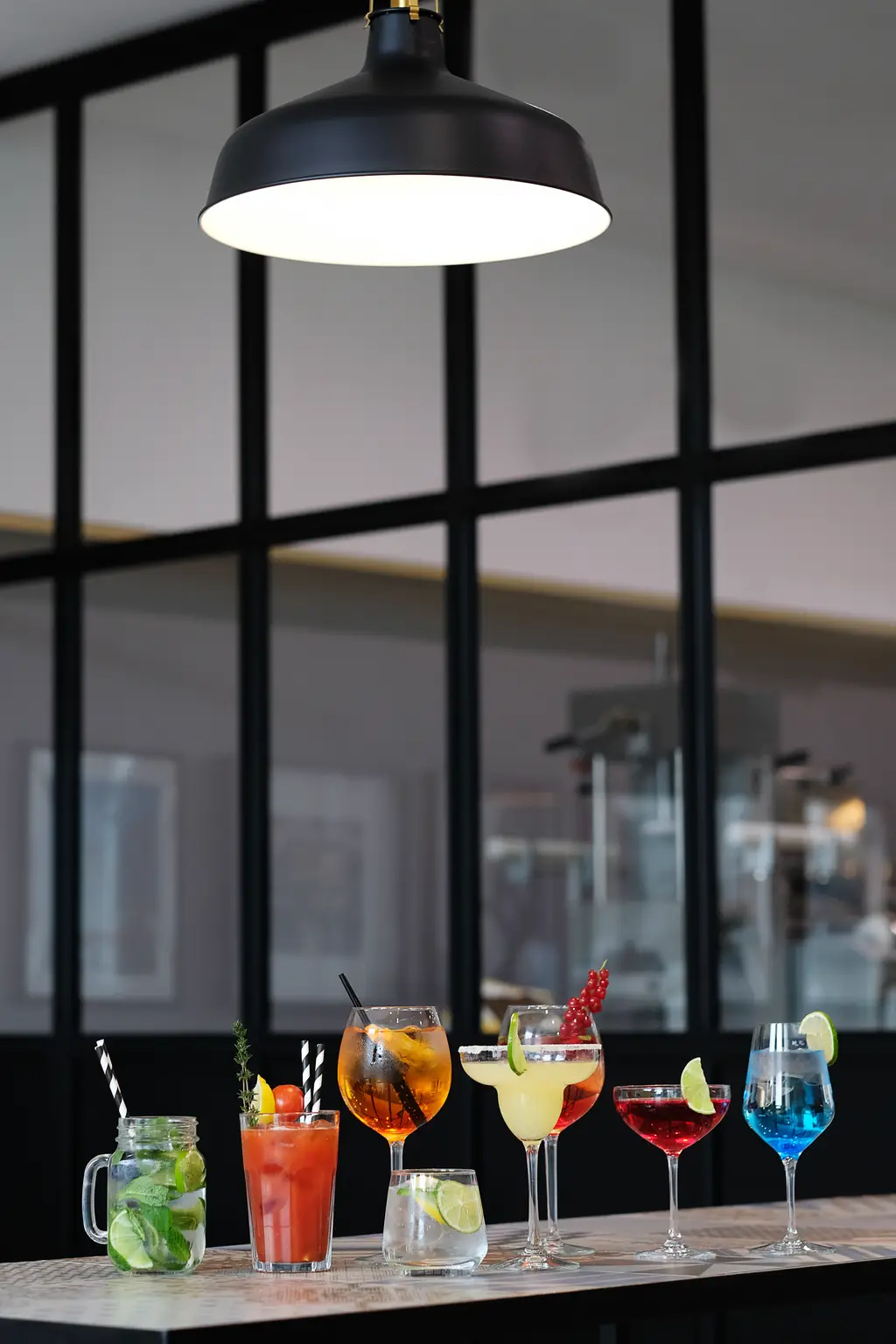ABLÖSEFREIE VOLL EINGERICHTETE GROSSGASTRONOMIE MIT GROSSER TERRASSE, FÜR CAFE RESTAURANT BAR KONZEPT GASTROTEL IMMOBILIEN