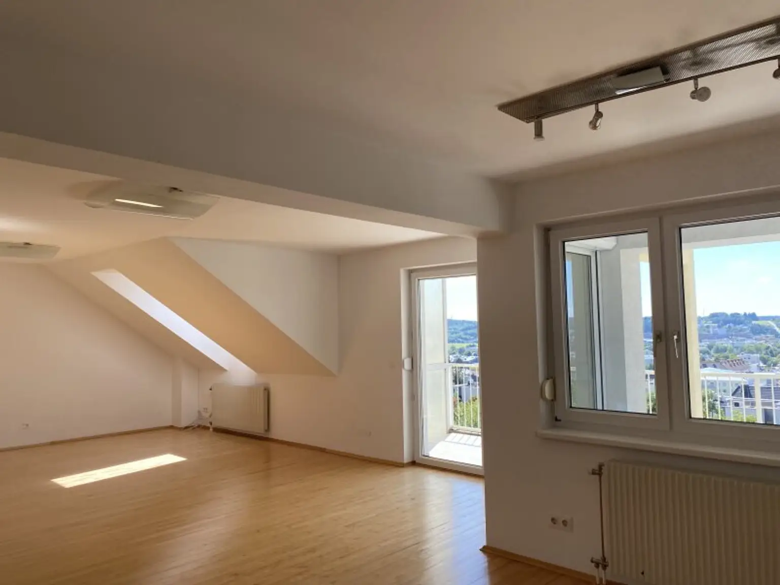 Schöne, große Wohnung in super Aussichtslage