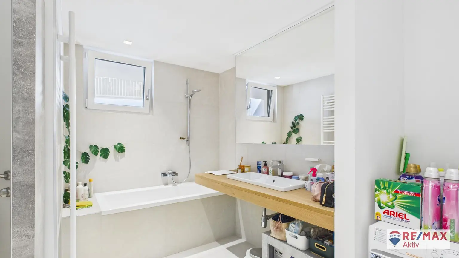 Traumhafte Wohnung mit Balkon & Garagenplatz - einziehen und wohlfühlen