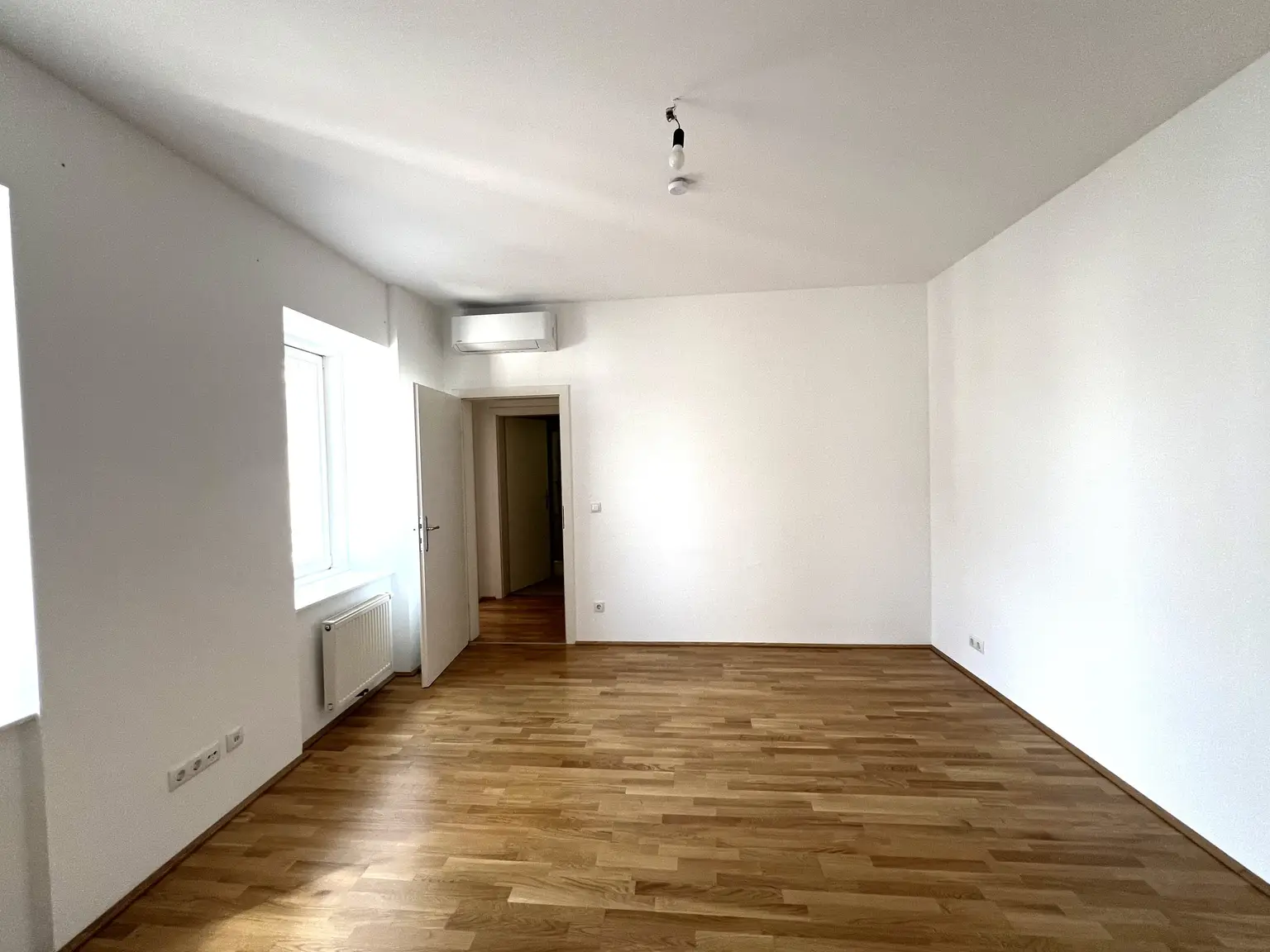 UNBEFRISTET: Wohnen in Bestlage: Attraktive klimatisierte Dachgeschoss-Wohnung in der Neubaugasse