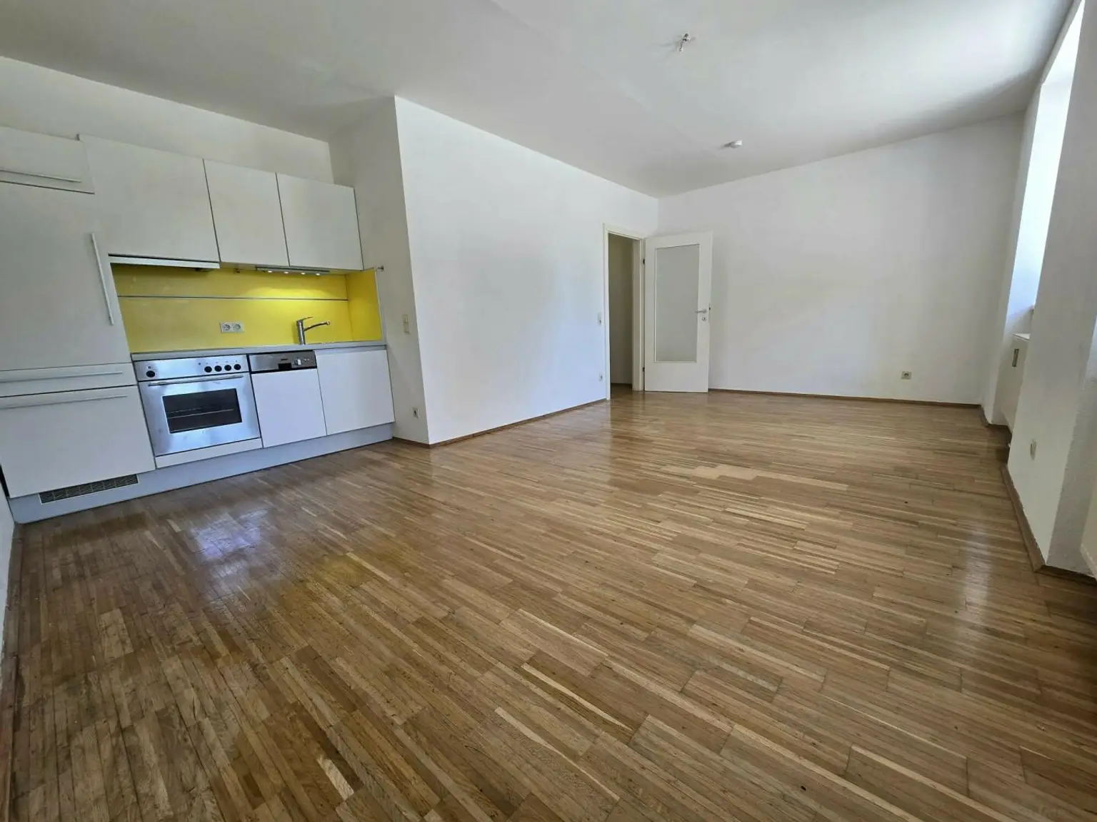 Helle 2 Zimmer Wohnung mit Parkplatz TU/UNI GRAZ Innenstadt- Nähe - ab sofort!