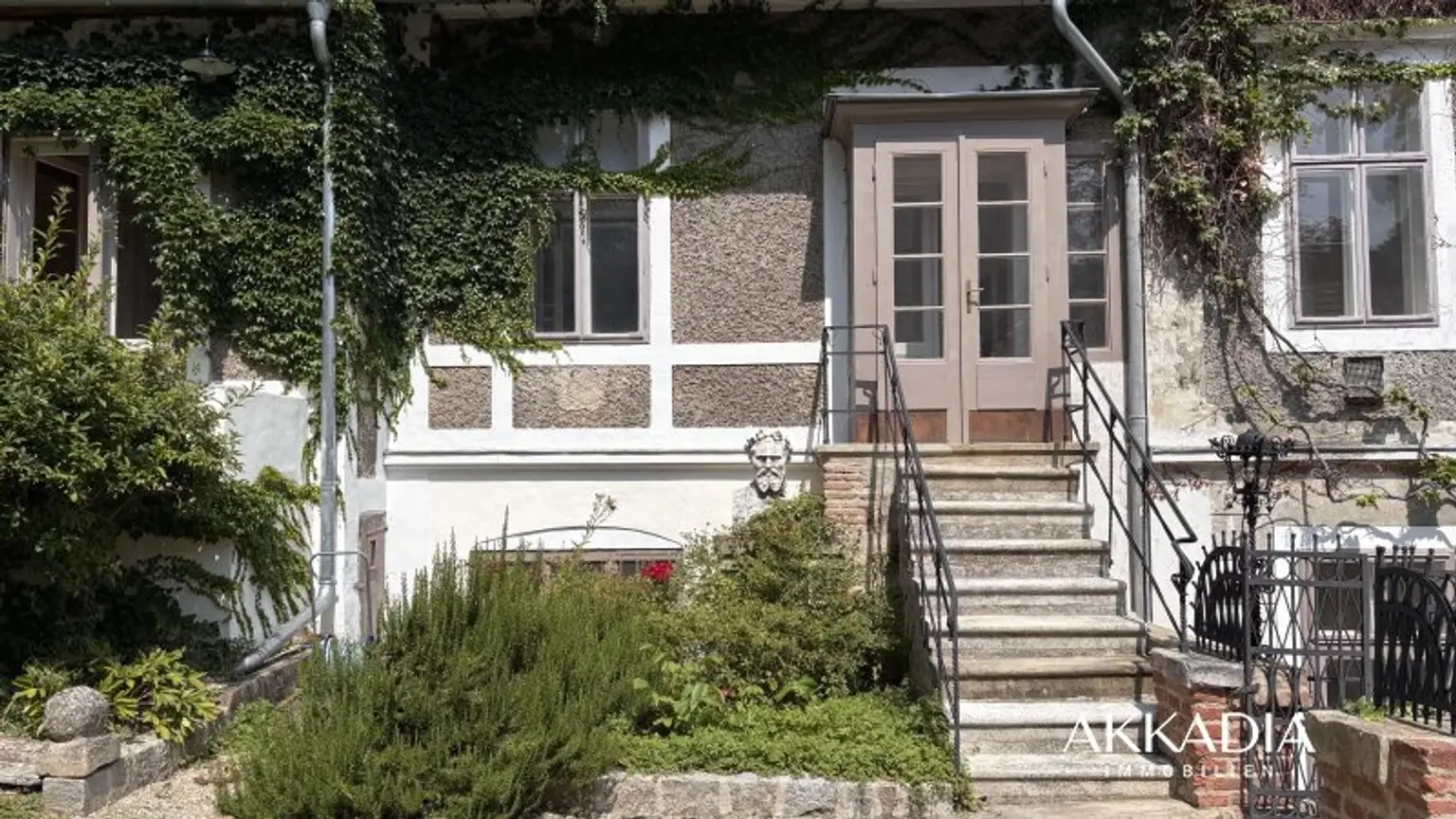 Wo Geschichte lebendig wird - Romantische Villa mit Park