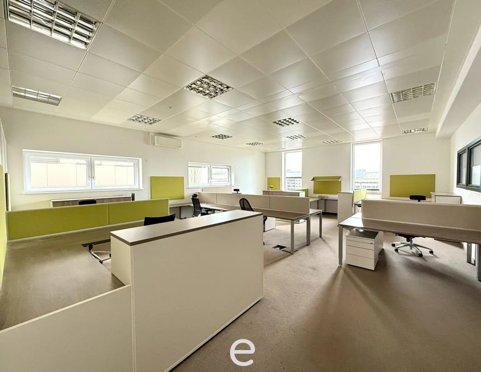Hochwertiges Büro im 1.OG in TOP Frequenzlage direkt an der Autobahnabfahrt Vorchdorf!