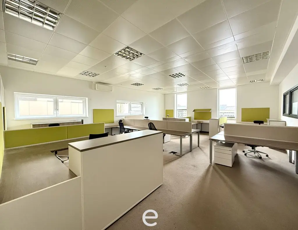 Hochwertiges Büro im 1.OG in TOP Frequenzlage direkt an der Autobahnabfahrt Vorchdorf!
