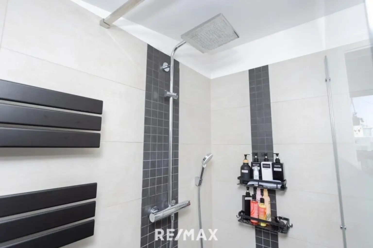 Herrliche DG-Maisonette mit 2 Hof-Terrassen bei der Volksoper, Währinger Straße