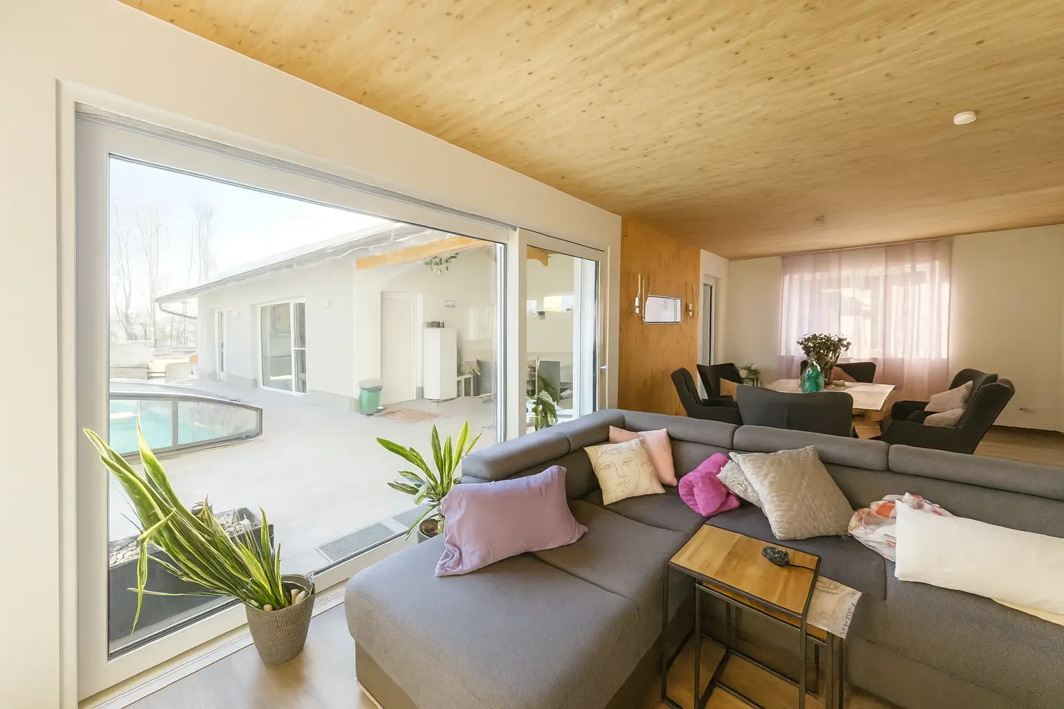 Copilot WZ Blick auf Pool