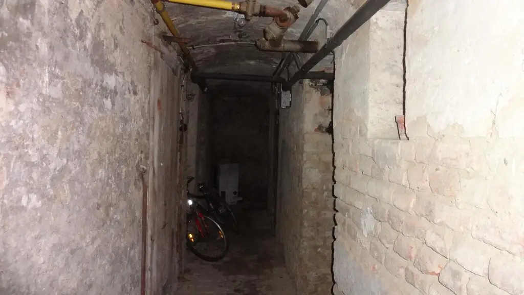 Kleines Zinshaus  -  Anlageobjekt mit Entwicklungspotential! ca. 3,3% Rendite! Befristet vermietet!