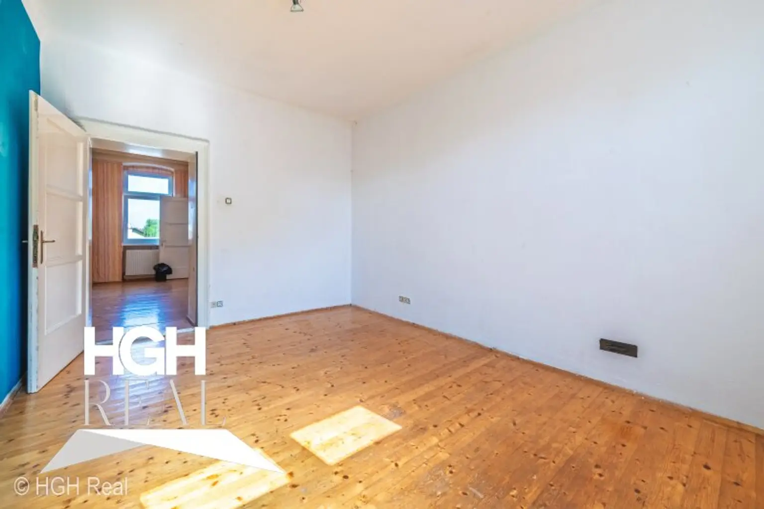 2325 Himberg Großes Grundstück mit heller beheizter HALLE, Außenfläche und bestandsfreiem Mehrparteienhaus mitten in Himberg