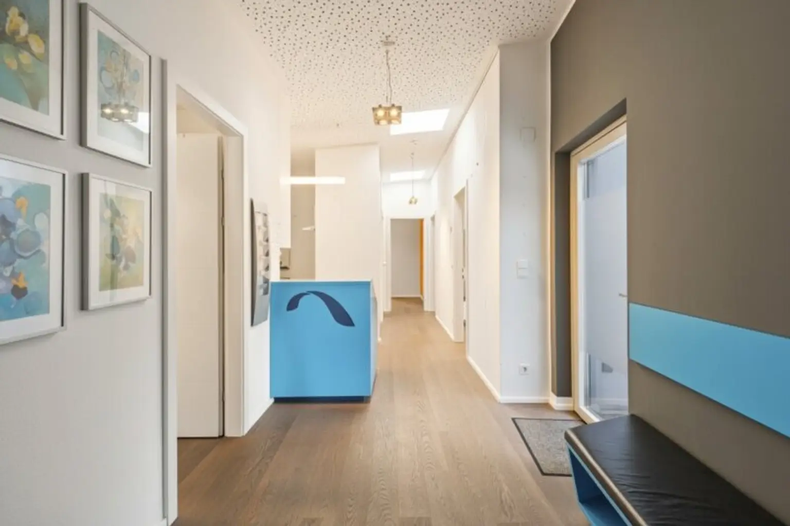 Exklusive Villa mit Nebengebäude in Gießhübl – Wohnen, Arbeiten & Wellness in Premiumlage