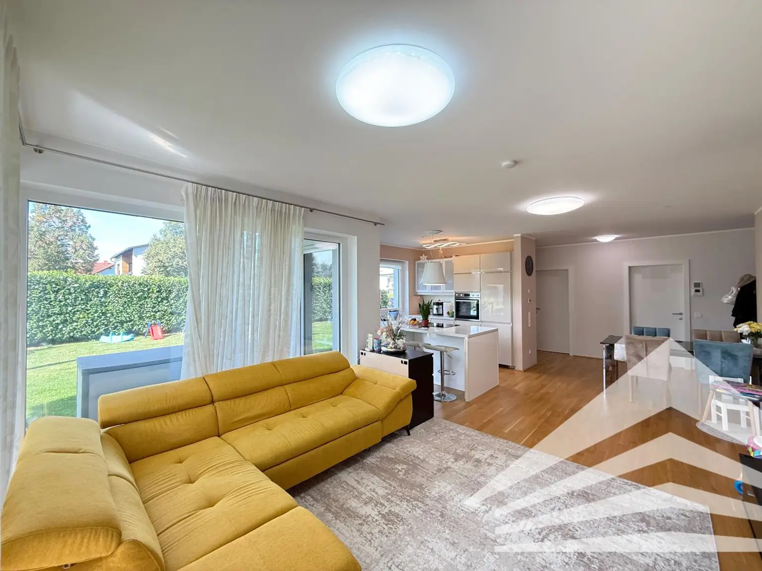 Moderne 3 Zimmerwohnung mit 177 m² Eigengarten in Linz/Pichling!