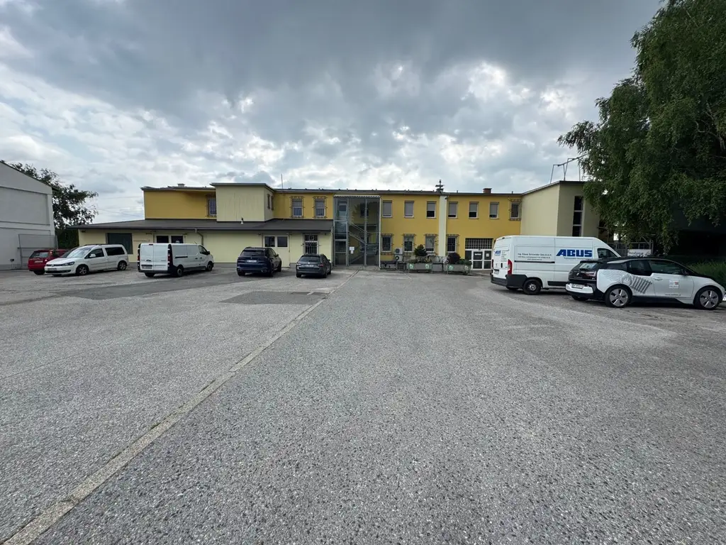 Büroflächen mit Werkstatt