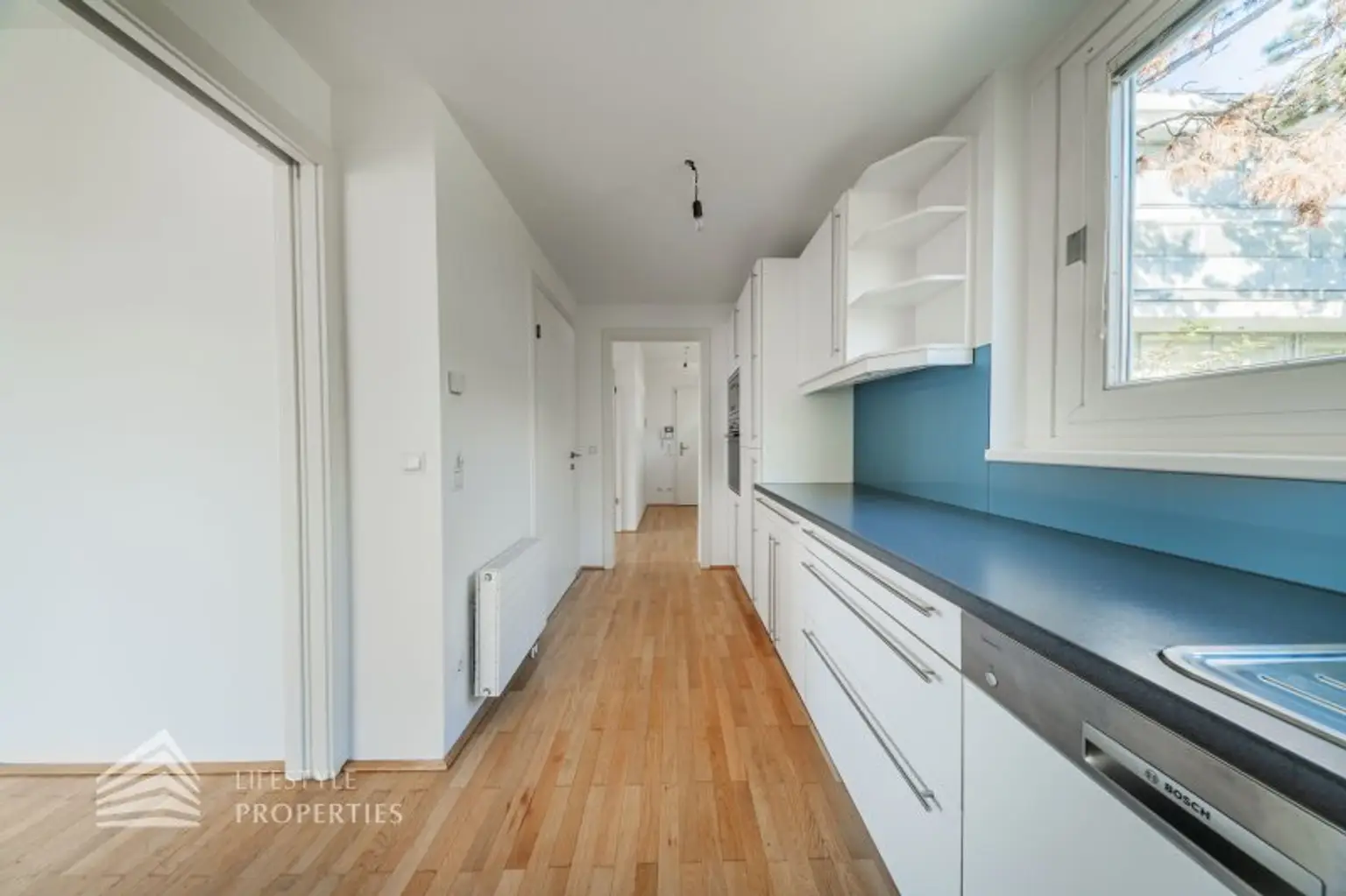 Wunderschöne 4 - Zimmer Wohnung mit Terrasse und Garten