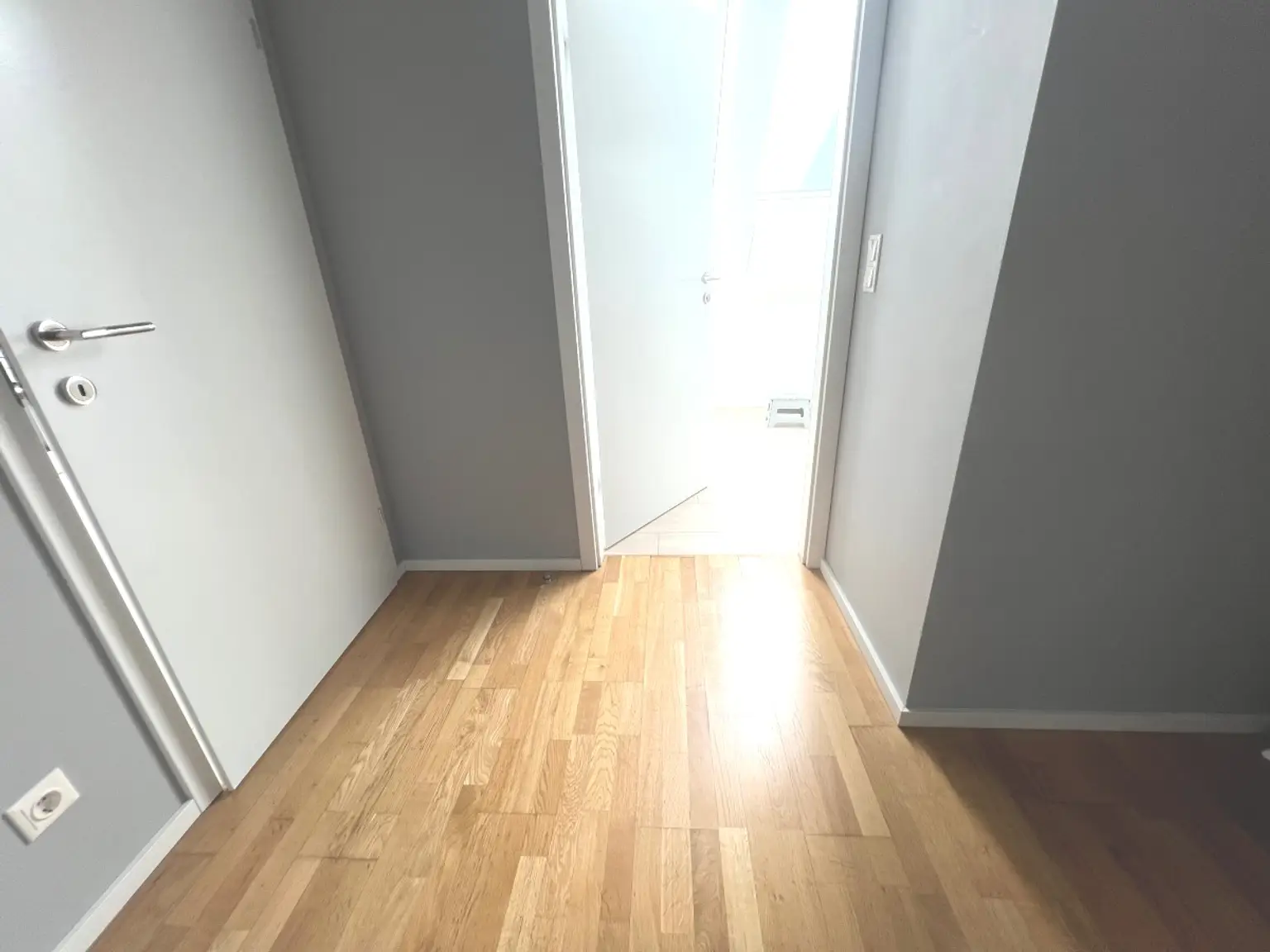 12u | TRAUMHAFTE Dachgeschosswohnung - Top Zustand, Terrasse mit Ausblick | Prima Service Immobilien