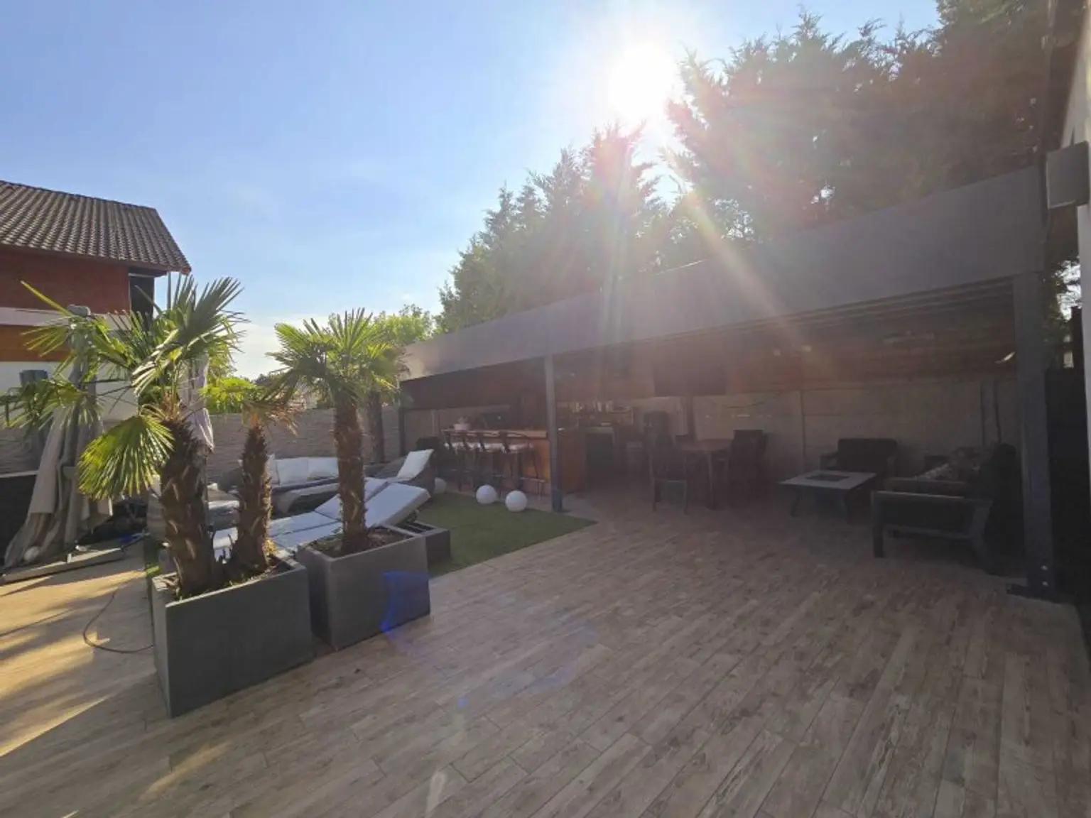 Traumhaft LUXURIÖS AUSGESSTATTETES SMART EFH in Leopoldsdorf: Wfl. 196m², 6 Zimmer, Balkon & Terrasse! + PHOTOVOLTAIK ANLAGE mit STROMSPEICHER + beheizter POOL  + GARAGE + GRILLPLATZ +