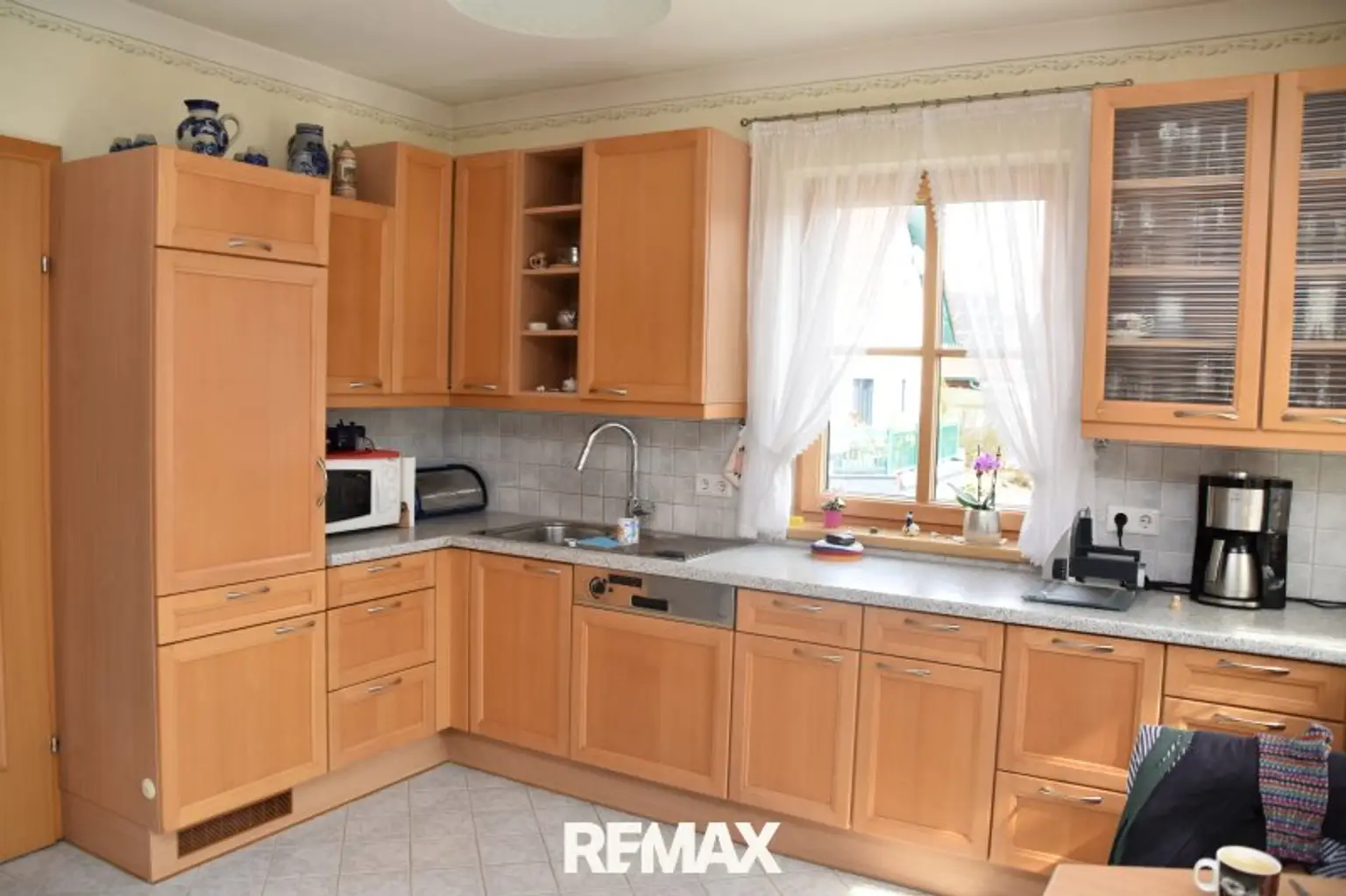 gepflegte Einbauküche