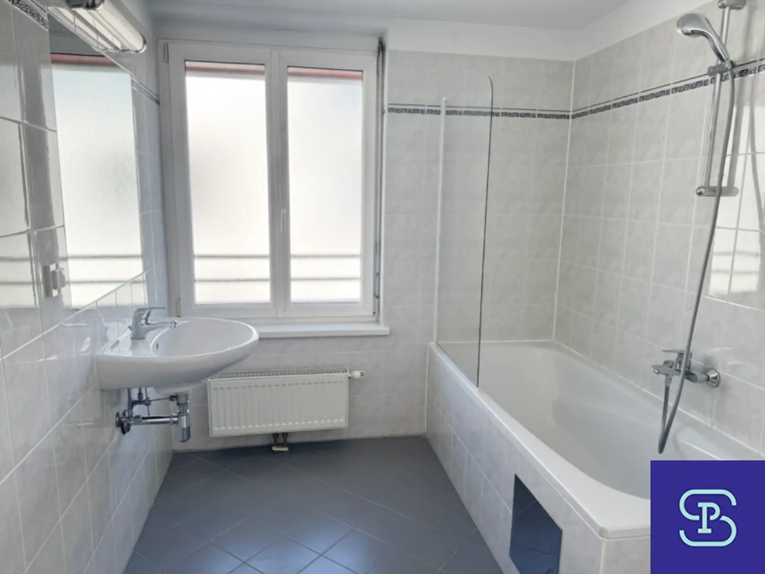 Sonnige 52m² DG-Wohnung mit Einbauküche Nahe U6 - 1170 Wien