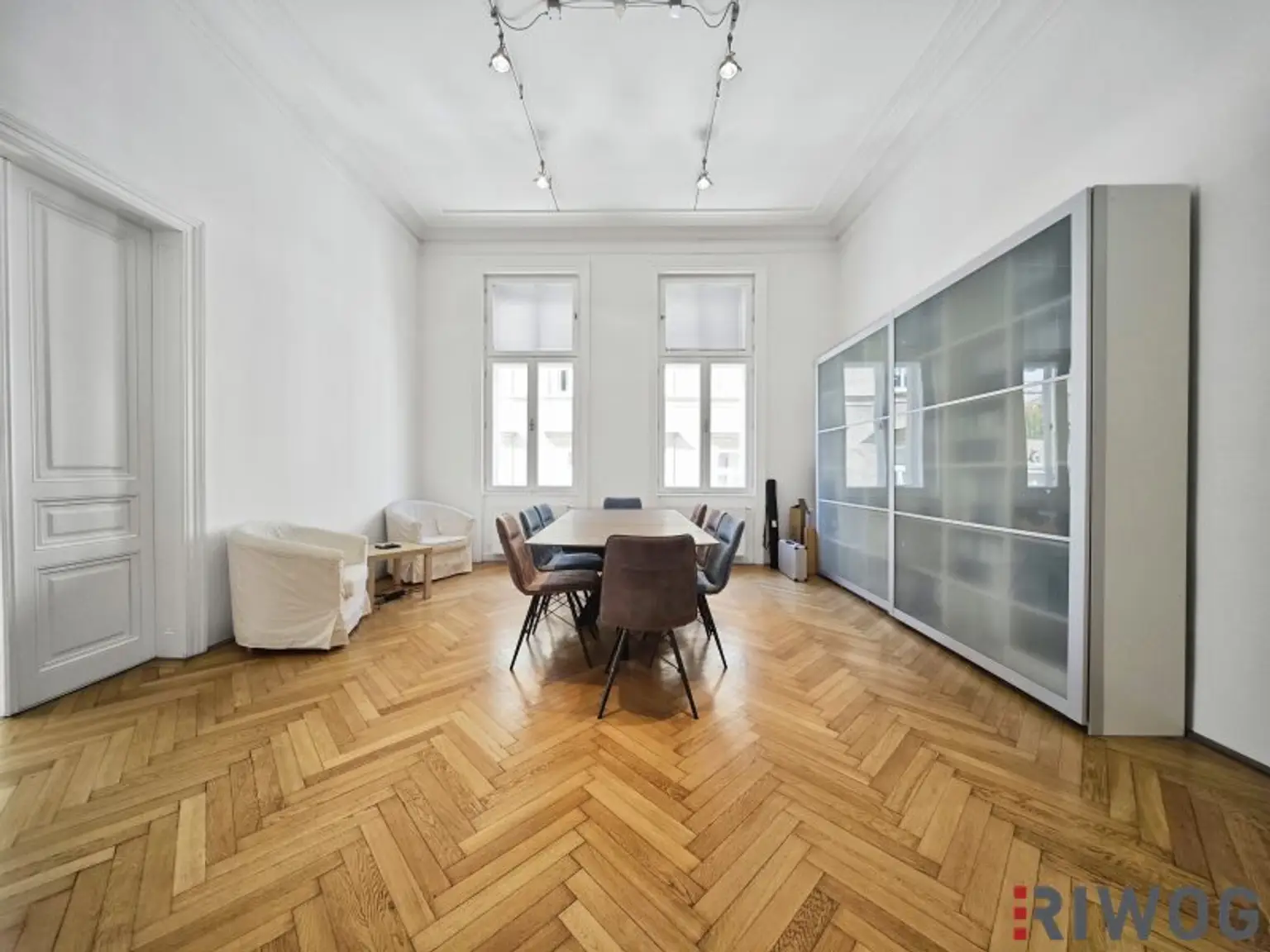 Topsaniertes Stilaltbaubüro in Naschmarktnähe | sehr hell | 154m² mit 4 bis 5 Zimmern | Luftwärmepumpe