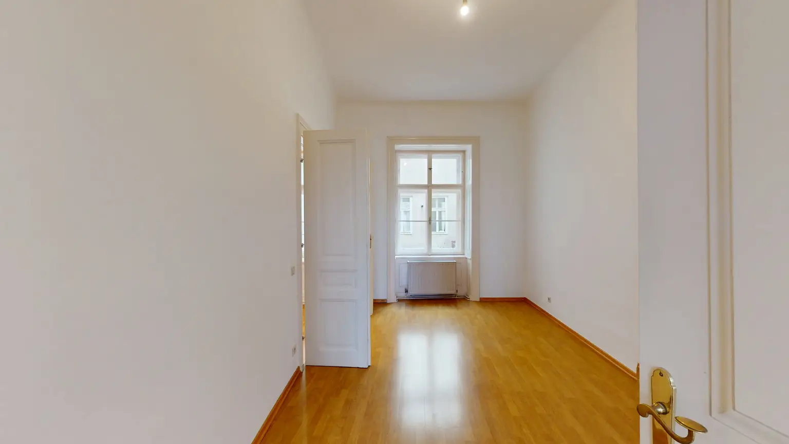 Renovierte 2-Zimmer-Wohnung – zentral begehbar & unbefristete Miete
