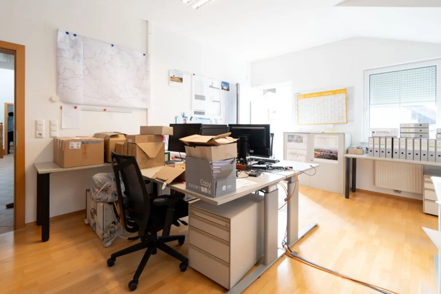 Komfortables 2-Zimmer Büro mit Küche & Bad im 1. OG in Pinsdorf zu mieten!