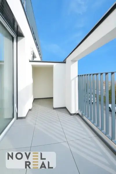 Dachgeschosswohnung mit Blick ins Grüne – ruhig und hell