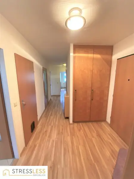 Top gepflegte 3 Zimmer-Wohnung mit Loggia in absoluter Grünruhelage