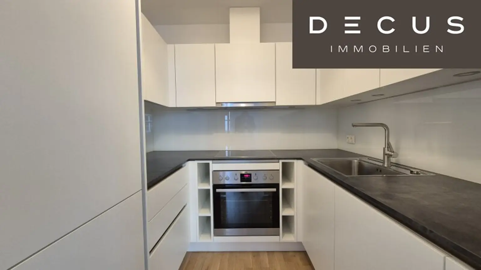 * PERFEKT FÜR PAARE * HOCHWERTIGE AUSSTATTUNG * EXKLUSIVE LAGE * PRESTIGE BEI DER OPER