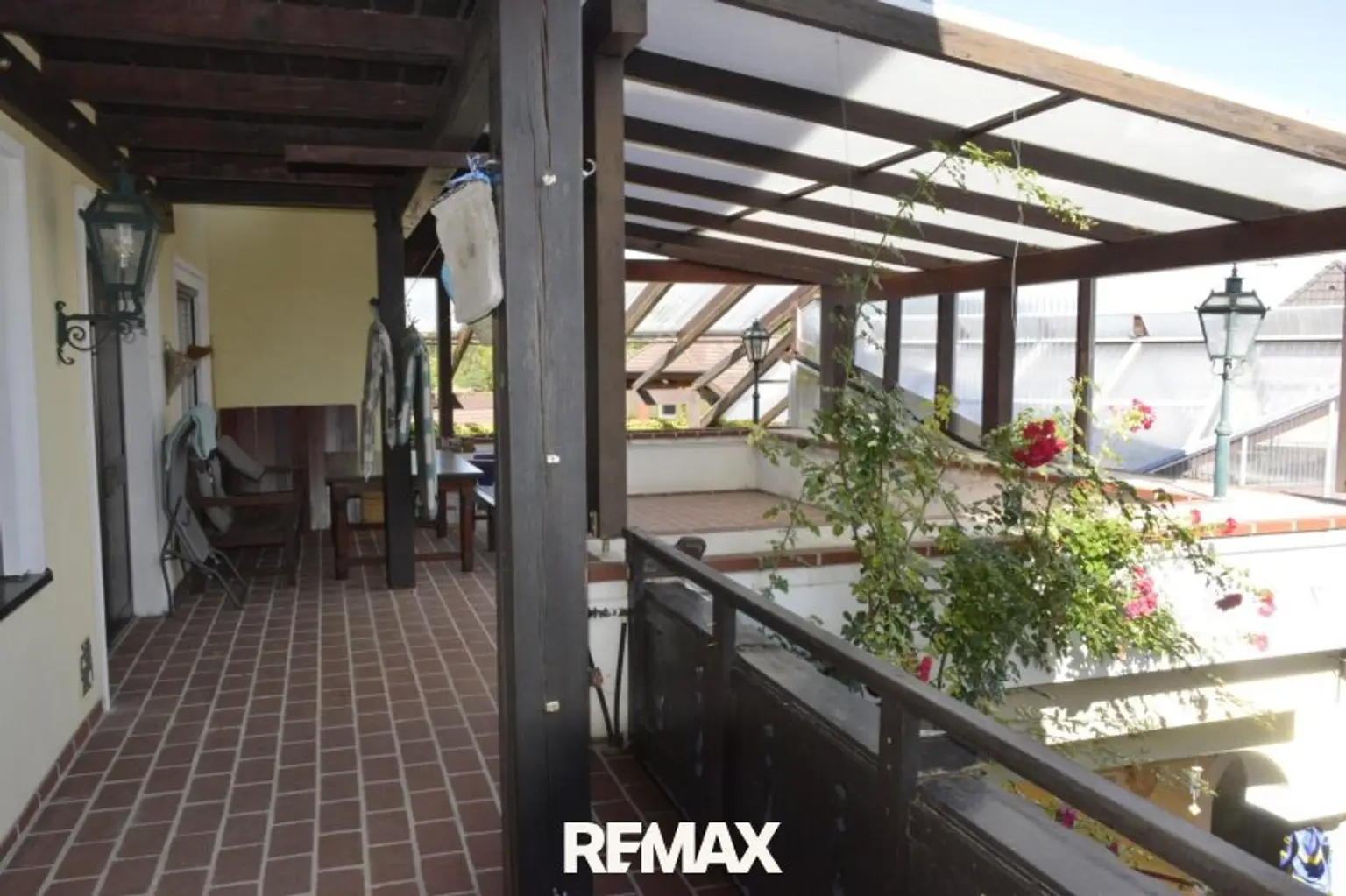 Erdgeschoss - überdachte Terrasse