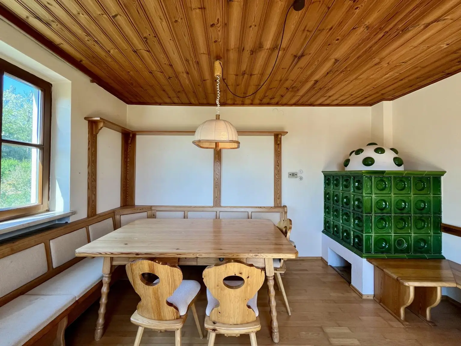Wohnzimmer mit Kamin
