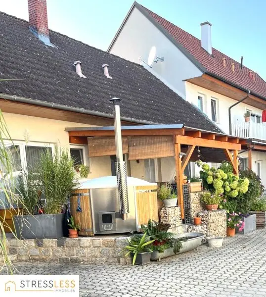 Top renovierte 2 Zimmer Mietwohnung - SOFORT beziehbar!   Miete bereits inkl. 2 PKW-Stellplätzen!