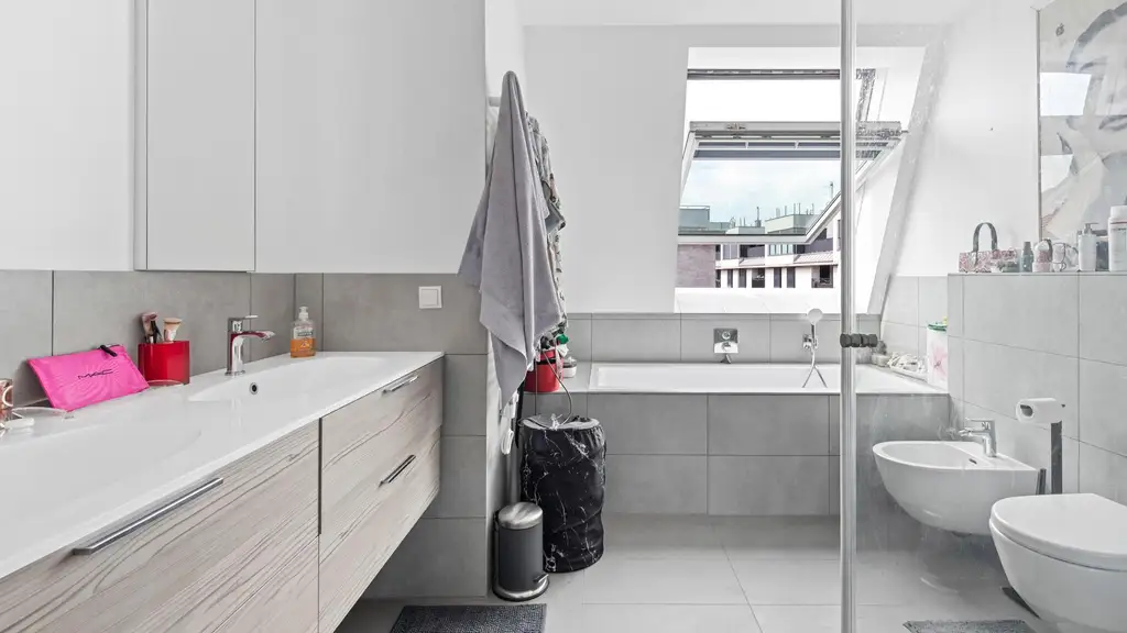 Wohnen über den Dächern Wiens – Maisonette-Highlight mit 3 Aussenflächen mitten im 7. Bezirk!