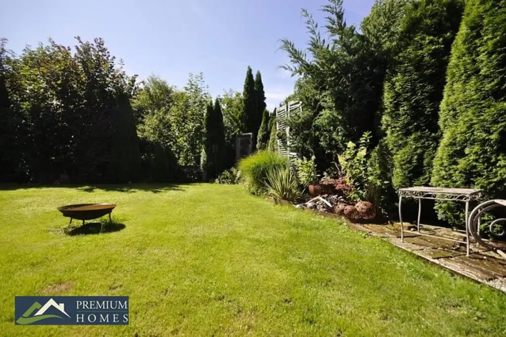 BREITENBACH am Inn - Großzügiges Einfamilienwohnhaus mit Terrasse, Balkon, Keller, Garage, zwei Carports, Garten, Gartenhaus, Geräte- und Holzschuppen
