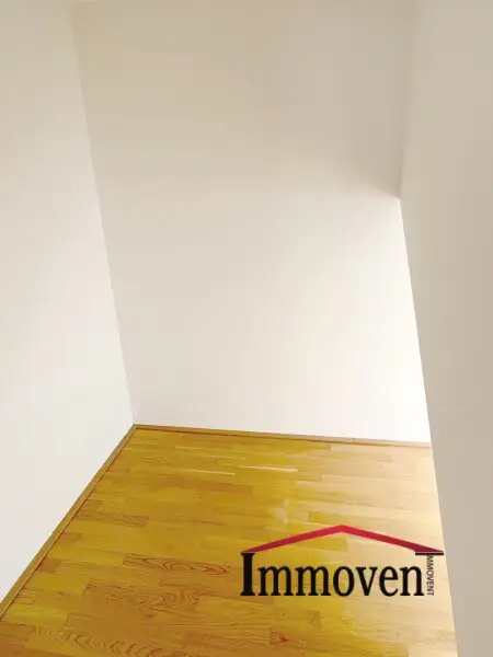 Sehr helle und große Wohnung in der Algersdorfer Straße!