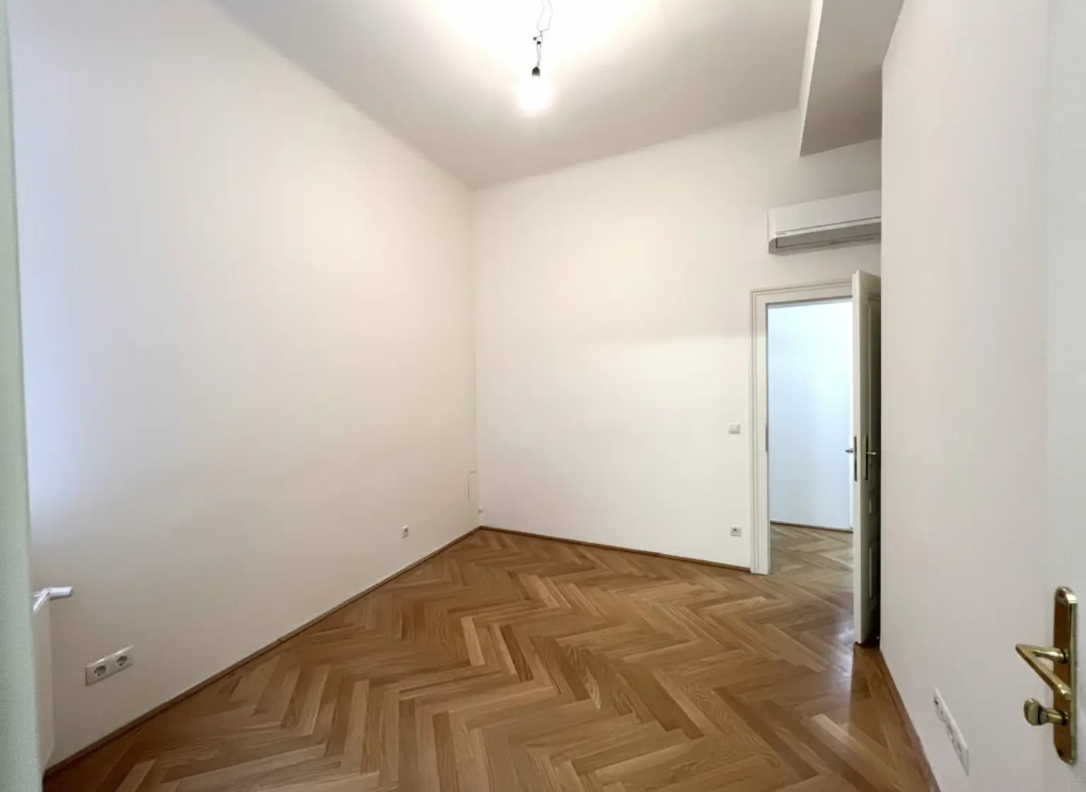 UNBEFRISTET: Top-Lage beim Stephansplatz: Klimatisierte, charmante Altbauwohnung im stilvollen Haus
