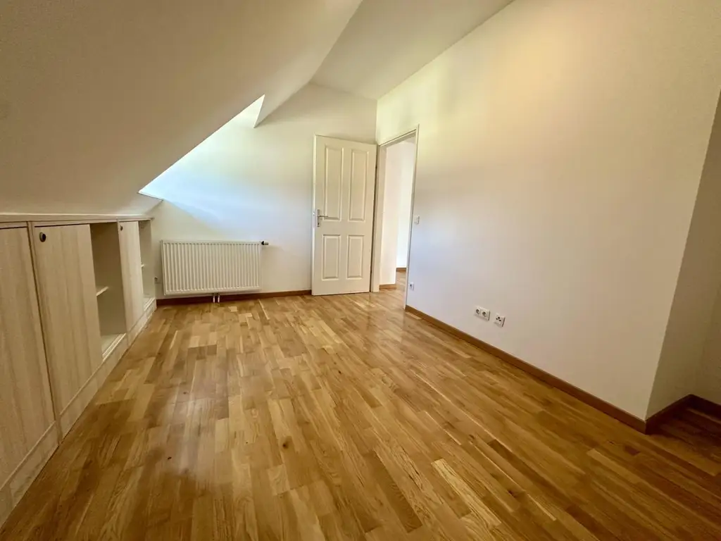 Großes Haus mit vielen Nutzungsmöglichkeiten - Wohnen und/oder Gewerbe!