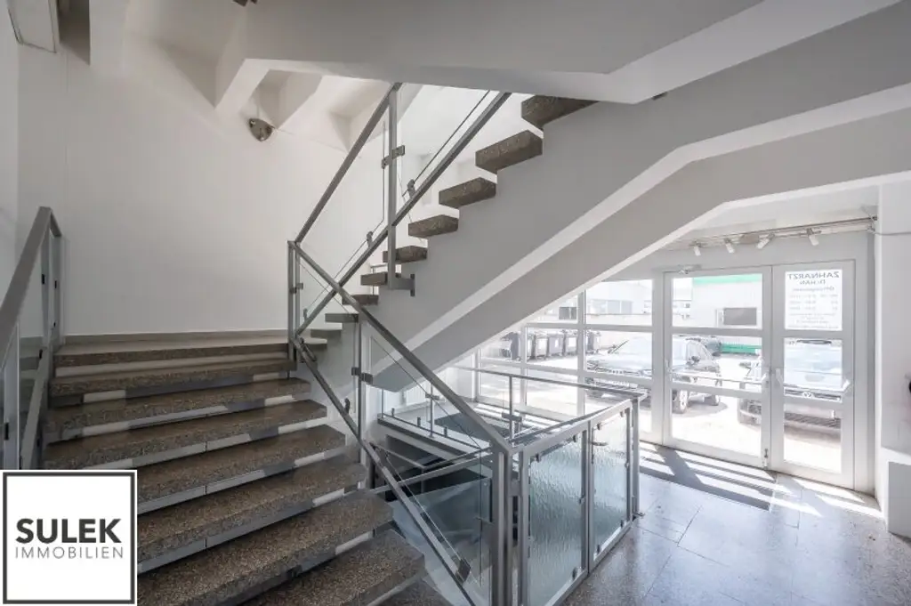 Grundstück mit vier Baukörpern - Büro-, Geschäfts- und Gewerbegebäude inkl. Parkplätzen in Vösendorf