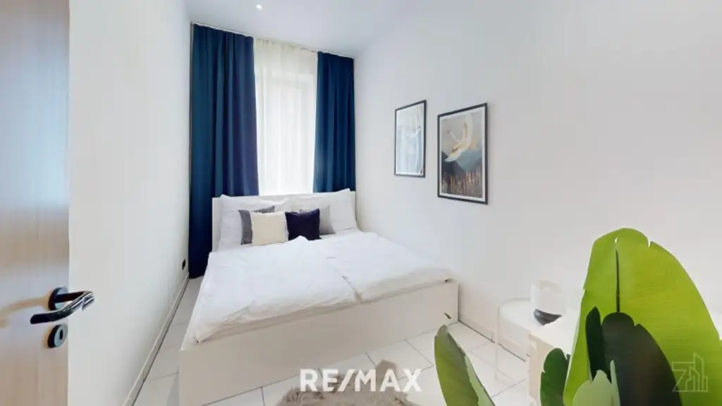 4-Zimmer-Altbau-Wohnung