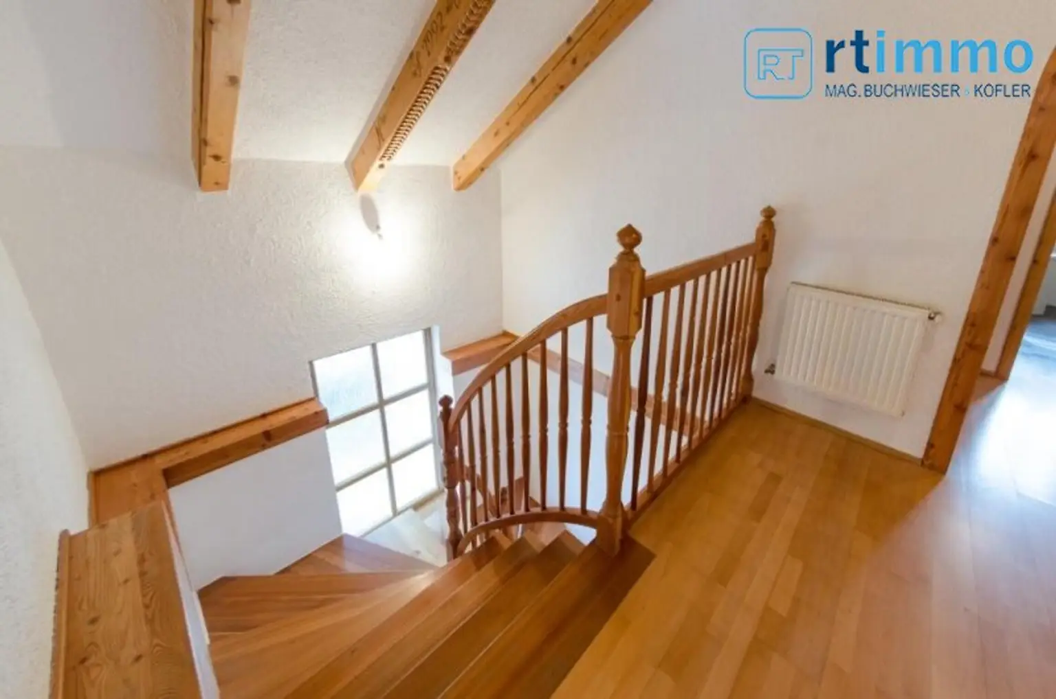 Stiegenaufgang mit Flur