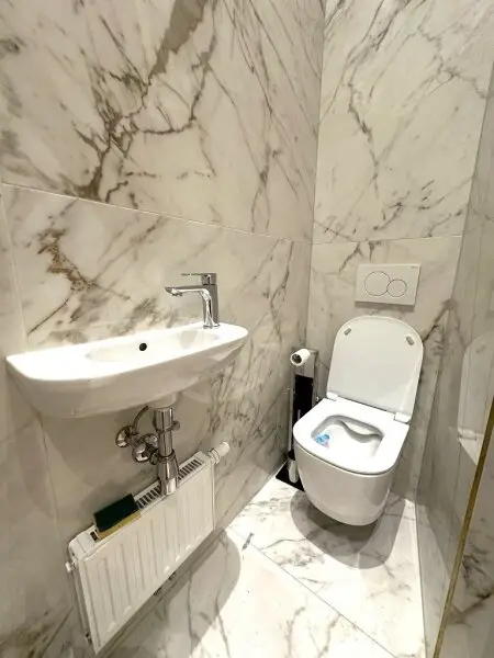 MÖLLWALDPLATZ, U1-NÄHE, 124 m2 ALTBAU, Wohnküche, 2 Zimmer, klimatisiert, 2 Bäder, Parketten, Loggia, 1. Liftstock, provisionsfrei