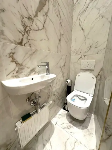 MÖLLWALDPLATZ, U1-NÄHE, 124 m2 ALTBAU, Wohnküche, 2 Zimmer, klimatisiert, 2 Bäder, Parketten, Loggia, 1. Liftstock, provisionsfrei