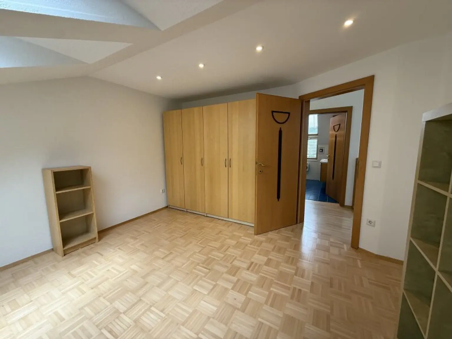 Möbliertes Einfamilienhaus mit Garten, Pool und Sauna