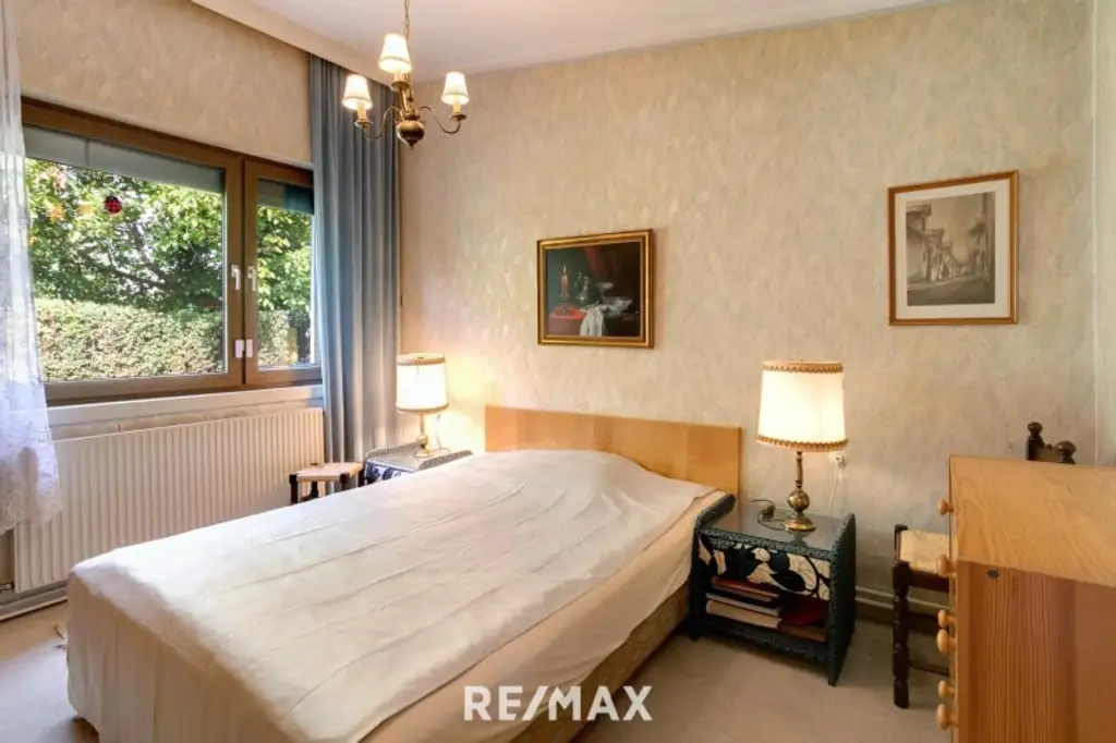 Baugrundstück in Seenähe mit Altbestand !