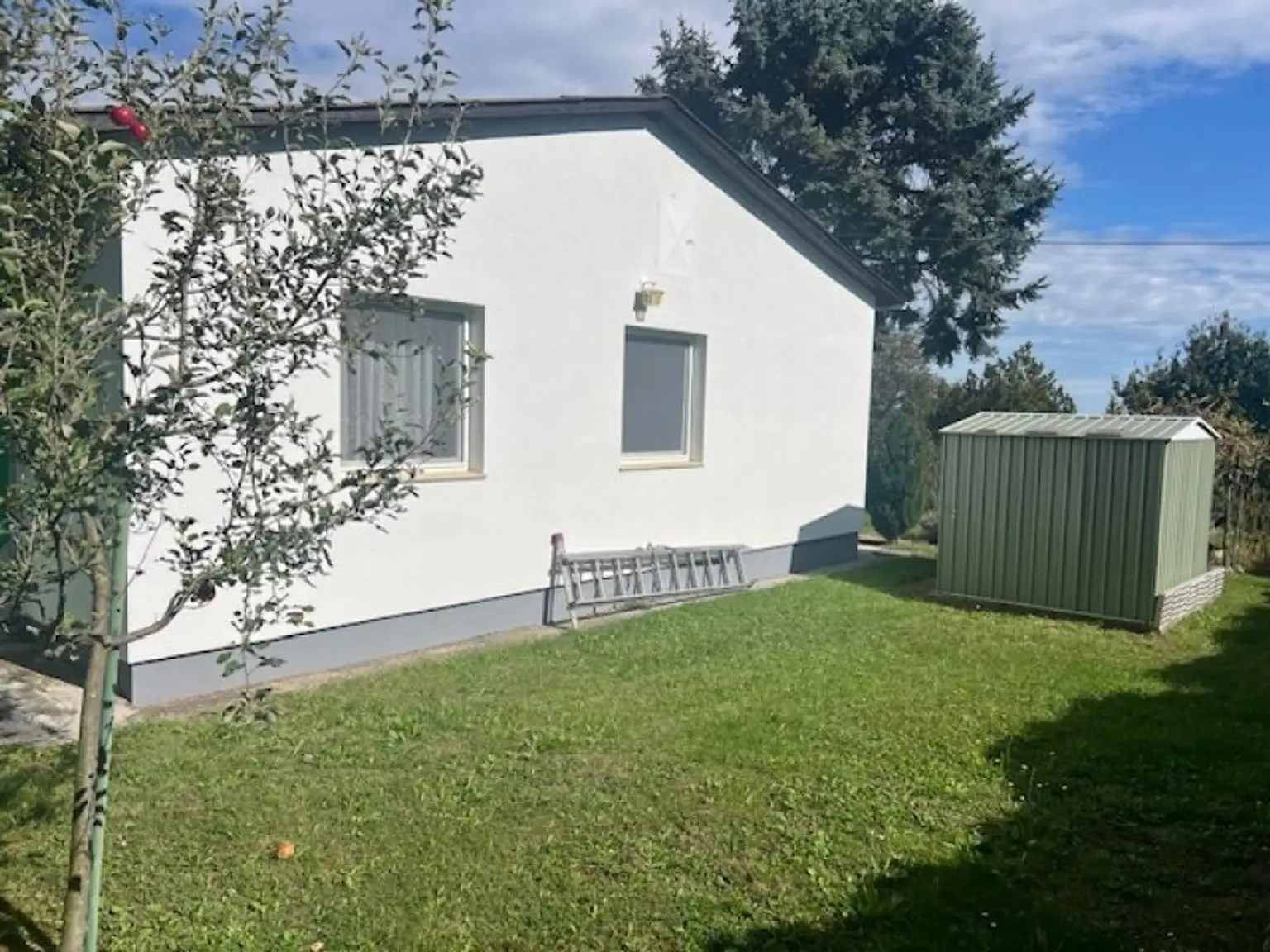 Seeblick inklusive! Bungalow mit 3 Schlafzimmern und charmantem Garten- mit Erweiterungsmöglichkeit!