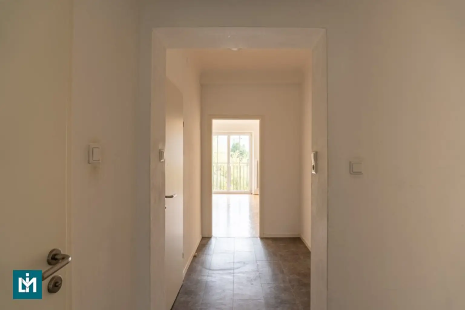 SCHÖNE 4 - ZIMMER WOHNUNG MIT VERBAUTER LOGGIA UND GEMEINSCHAFTSGARTEN / NÄHE U4 HIETZING UND S45 PENZING