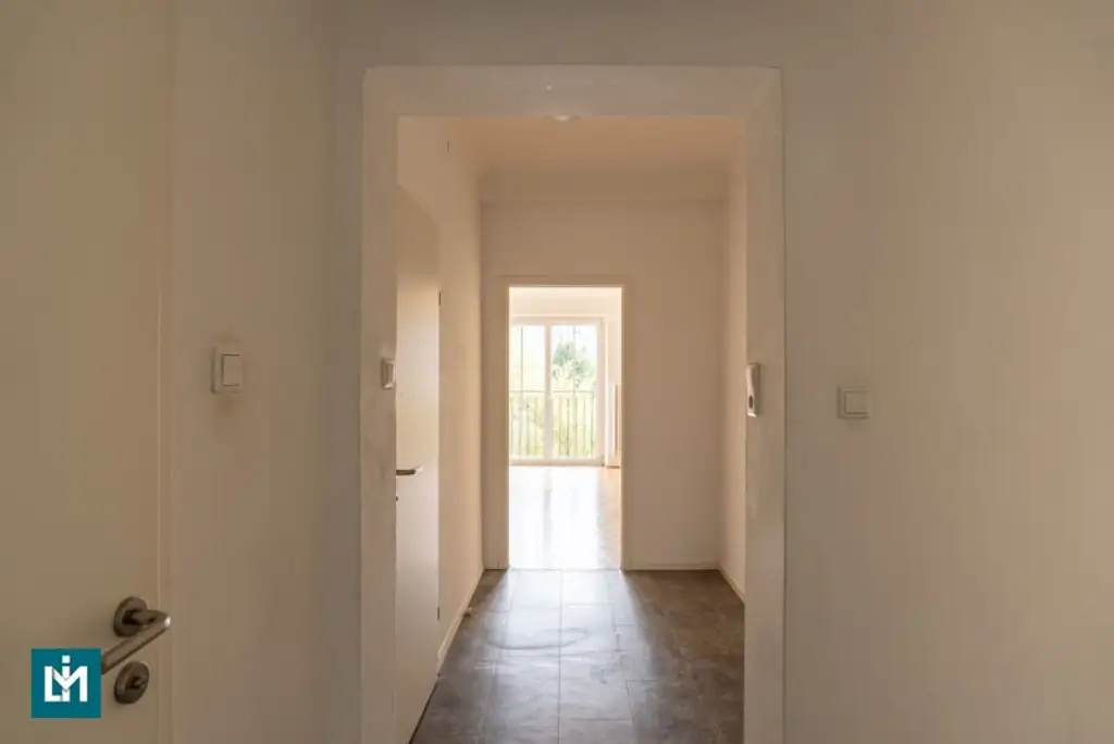 SCHÖNE 4 - ZIMMER WOHNUNG MIT VERBAUTER LOGGIA UND GEMEINSCHAFTSGARTEN / NÄHE U4 HIETZING UND S45 PENZING